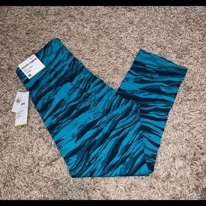NWT Old Navy High Rise Waist Elevate Crops Sz M